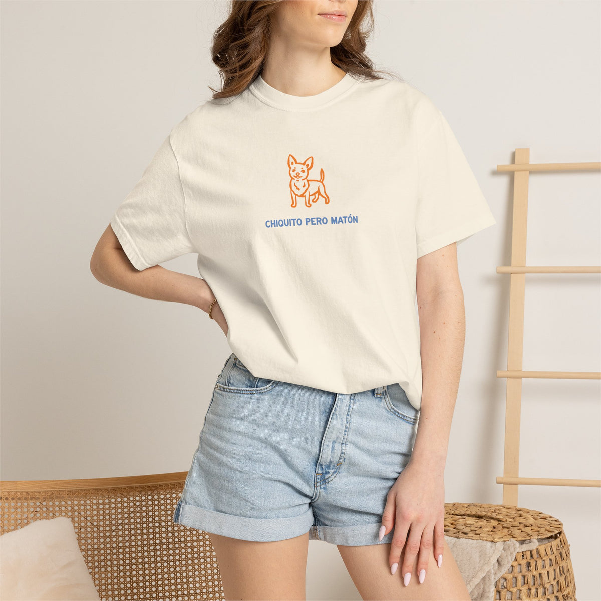 Chihuahua "Chiquito pero matón" Graphic T-Shirt — "Chiquito Pero Matón" Cute Pup Tee
